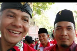 Dua bakal calon ambil formulir pendaftaran Bupati Lampung Timur lewat PDIP