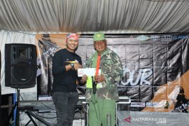 Rayakan Hari Perhubungan Nasional, komunitas KTM berbagi rompi