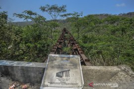 Jembatan Kereta Api Cikacepit Peninggalan Belanda