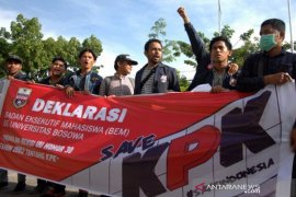 Tolak revisi UU KPK di Makassar Page 1 Small