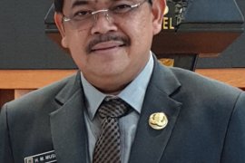 Kadinkes anjurkan warga Kalsel mengurangi kegiatan di luar ruangan