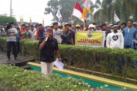 Ribuan nelayan lakukan aksi demo tolak pukat trawl