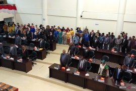 30 anggota DPRD Kota Sorong, hanya enam OAP