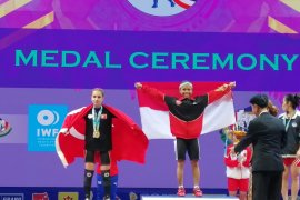 Lifter Lisa Setiawati sumbang emas pertama di Kejuaraan Dunia