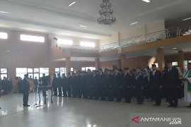 Tingkatkan kinerja, Bupati Belitung lantik 104 pejabat