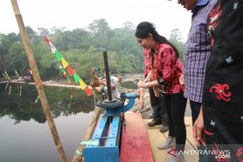 Desa Sempatung kelola PLTMH