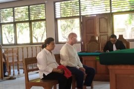 Dua warga asing diadili karena gunakan merek tanpa izin