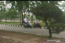 Karhutla Riau - Siswa kembali bersekolah di Siak, hujan juga sudah turun