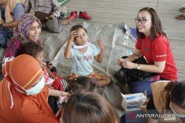 Baguna DPD PDIP Kalbar berikan pengobatan kepada masyarakat terdampak asap