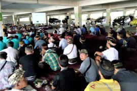 Desa adat Padangtegal-Ubud sosialisasikan "sentral parkir" Monkey Forest bagi sopir travel