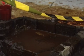 Volume semburan lumpur di rumah warga Kutisari Surabaya berkurang