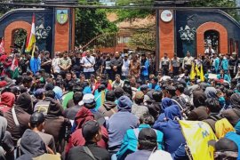 Mahasiswa Kediri unjuk rasa tuntut kedaulatan petani