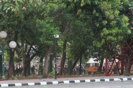 Massa demonstrasi di DPR lempari aparat dengan batu