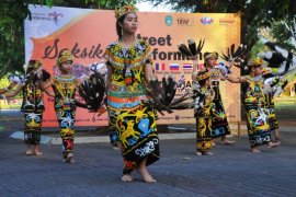 Tarian lokal tampil perdana pada pembukaan TIFAF