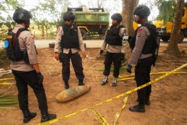 Seorang anak kecil di Merauke Papua temukan bom bekas Perang Dunia ke-II