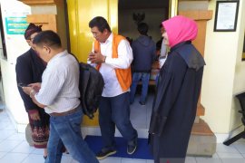 Seorang pramuwisata dituntut 10 tahun karena narkotika