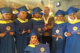150 TKI Hong Kong diwisuda di kapal  pesiar