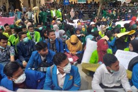 Demo mahasiswa di Sibolga aman, 2 pelajar ditangkap polisi karena bawa parang