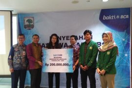 BCA Beri Mahasiswa Berprestasi Unand Beasiswa Rp200 Juta