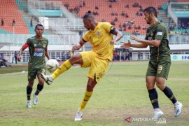 SEMEN PADANG LAWAN TIRA PERSIKABO BERMAIN IMBANG Page 1 Small