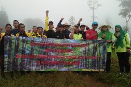 Siswa madrasah Tulungagung gelar penghijauan di lereng Wilis