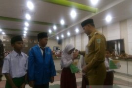 Ribuan siswa di Jambi terima bantuan pendidikan dari Baznas