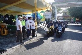 BPJS Ketenagakerjaan Ternate bagikan helm dalam kampanye keselamatan berkendaraan