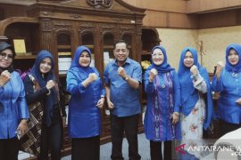 Eva Yuliana diberi mandat pimpin Perempuan Demokrat Riau