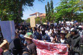 DPRD Bali terima massa "Bali Tidak Diam"