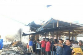 Kapolda Sulbar bantu korban kebakaran Pasar Tasiu Mamuju