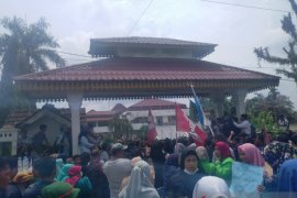 Polres Labuhanbatu amankan pelajar membawa bom molotov saat unjuk rasa