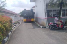 Polisi siagakan kendaraan water canon dan Damkar di DPRD Labuhanbatu