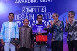 Batik bernuansa pegunungan Alpen menangkan kompetisi desain Kedubes Swiss
