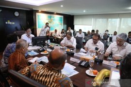 Pulau Komodo tidak ditutup untuk turis tapi dibatasi