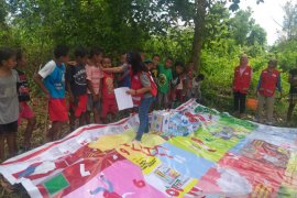 PMI hibur anak korban gempa di Ambon