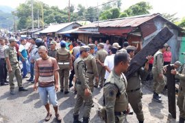 Pemkot Sibolga bongkar paksa warung liar di sekitaran Pelabuhan Pelindo I