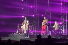 Pakai batik, Lukas Graham tampil perdana di Indonesia