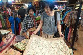 Hari Batik, sentra batik di Bali dikunjungi wisatawan asing (video)