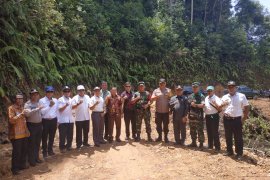 Pejabat Kapuas Hulu meninjau lokasi TMMD di perbatasan Malaysia