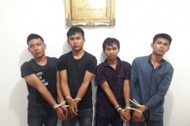 Dalam waktu 1 jam, kawanan pembobolan ATM dibekuk di rumah makan