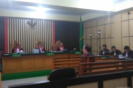 Seorang pengusaha Jambi disidangkan dalam kasus suap 'ketok palu'