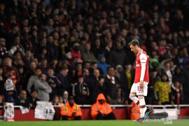 Komentar kejam Unai Emery,  Mesut Ozil tak layak main di Arsenal
