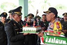 Kapolres Samarinda Beri Kejutan Pada HUT TNI