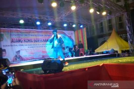 Meriahkan HUT Rohil, Penyanyi Malaysia Poey Stings hibur warga Bagansiapiapi