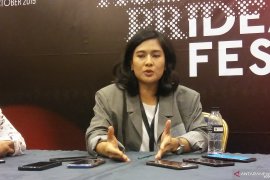 Dian Satro ungkap alasan mau jadi produser