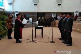 Dilantik, tiga pimpinan definitif DPRD Kota Kendari