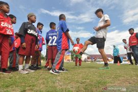 Kunjungan mantan pesepak bola nasional Jepang