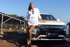 Nadine Chandrawinata: Traveling cara terbaik mengenal orang