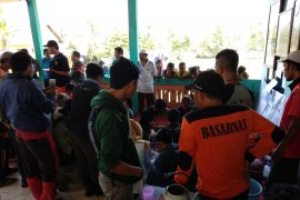 Evakuasi 13 pendaki terjebak kebakaran di Gunung Raung berlangsung menegangkan