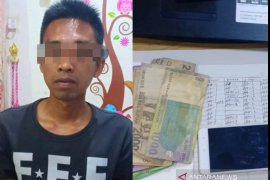 Ketahuan main togel online, warga Teluk Masjid ditangkap